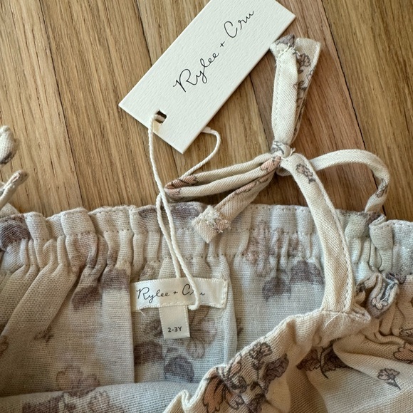 Rylee Cru Vintage Floral Ruffle Romper - Picture 3 of 3
